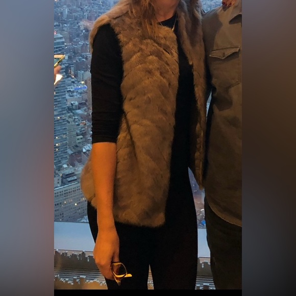 H&M faux fur vest, size 2, brown - Picture 9 of 9